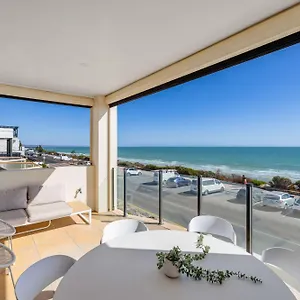 Holiday home Henley Beachfront Luxury With Sauna Just 200m From Henley Square!, Henley Beach South